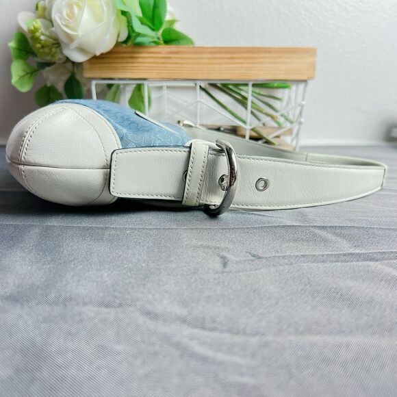 Coach vintage Soho Signature Blue Jacquard White Leather Flap Hobo Shoulder Bag - Picture 10 of 11